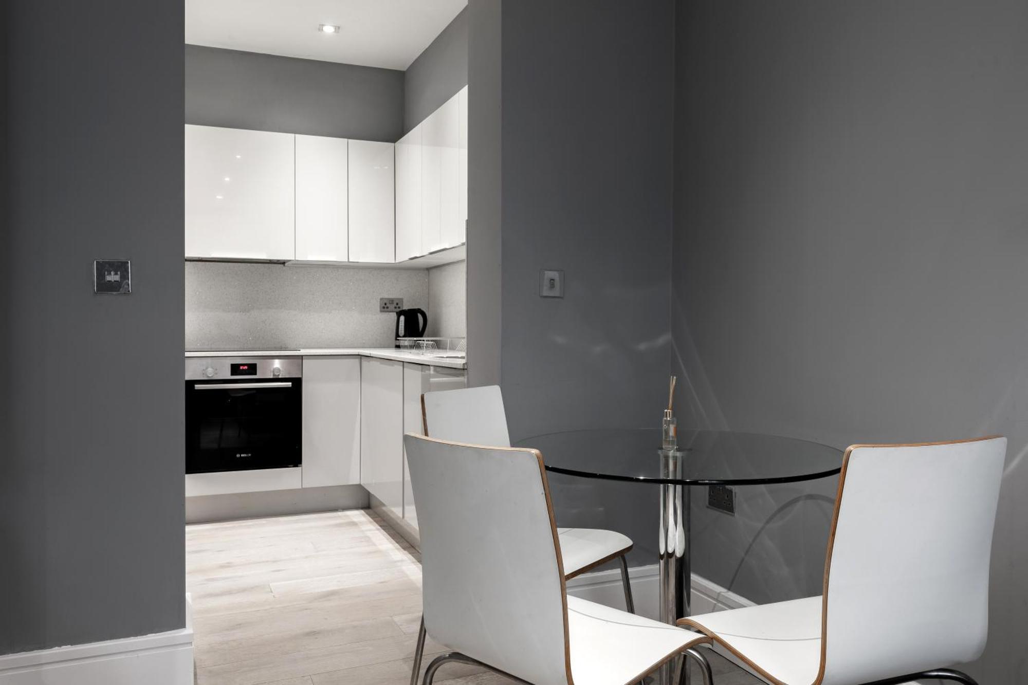 Superb 2 Bedroom Near Edgware Road Station * London